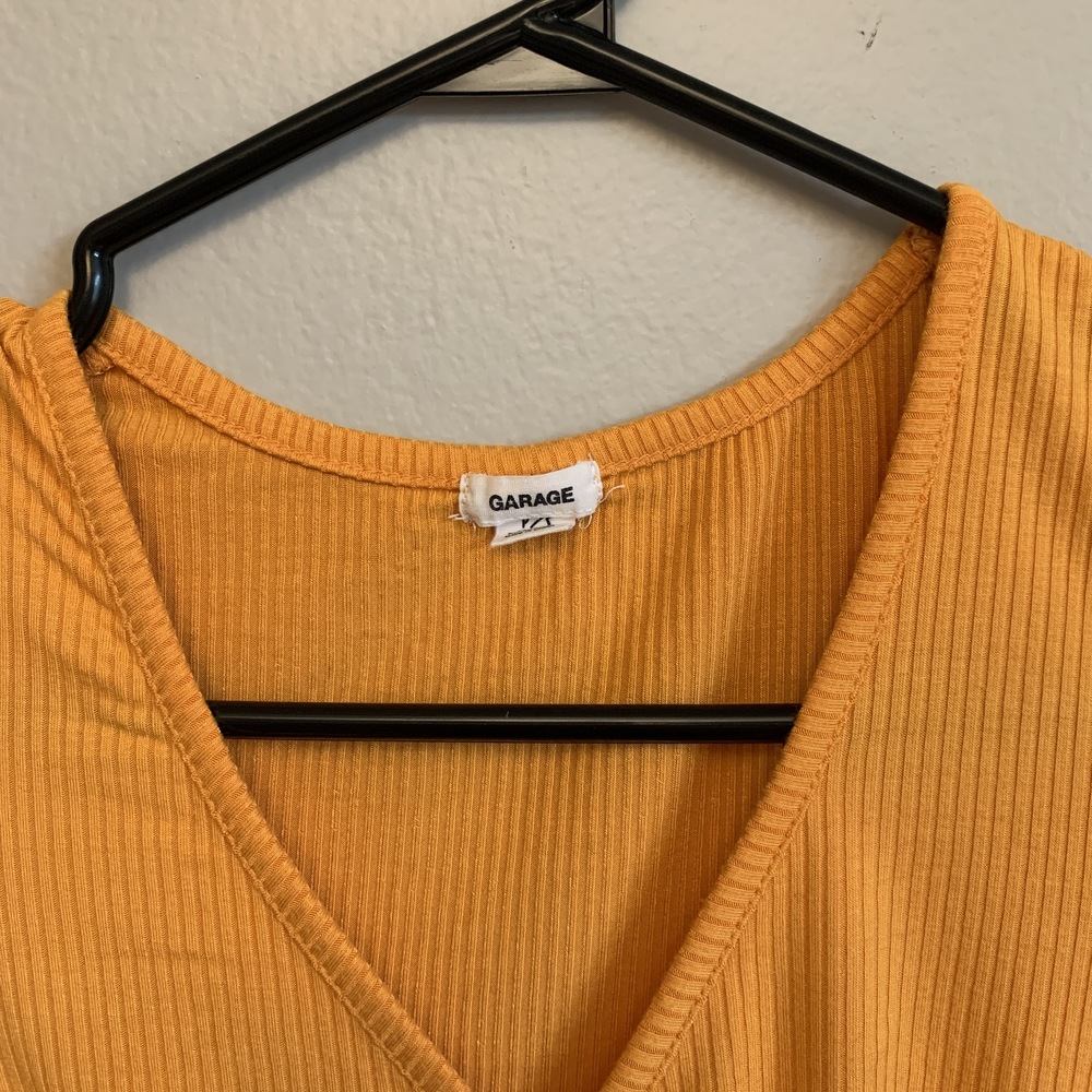 YELLOW V RUCHED TEE - Picture 6 of 8